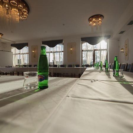 Hotel Petrin Jablonec nad Nisou Buitenkant foto