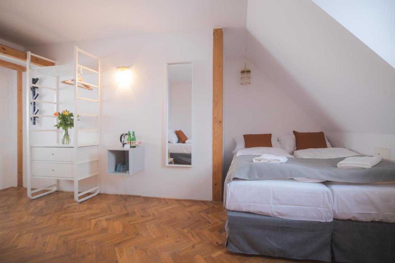 Hotel Petrin Jablonec nad Nisou Buitenkant foto