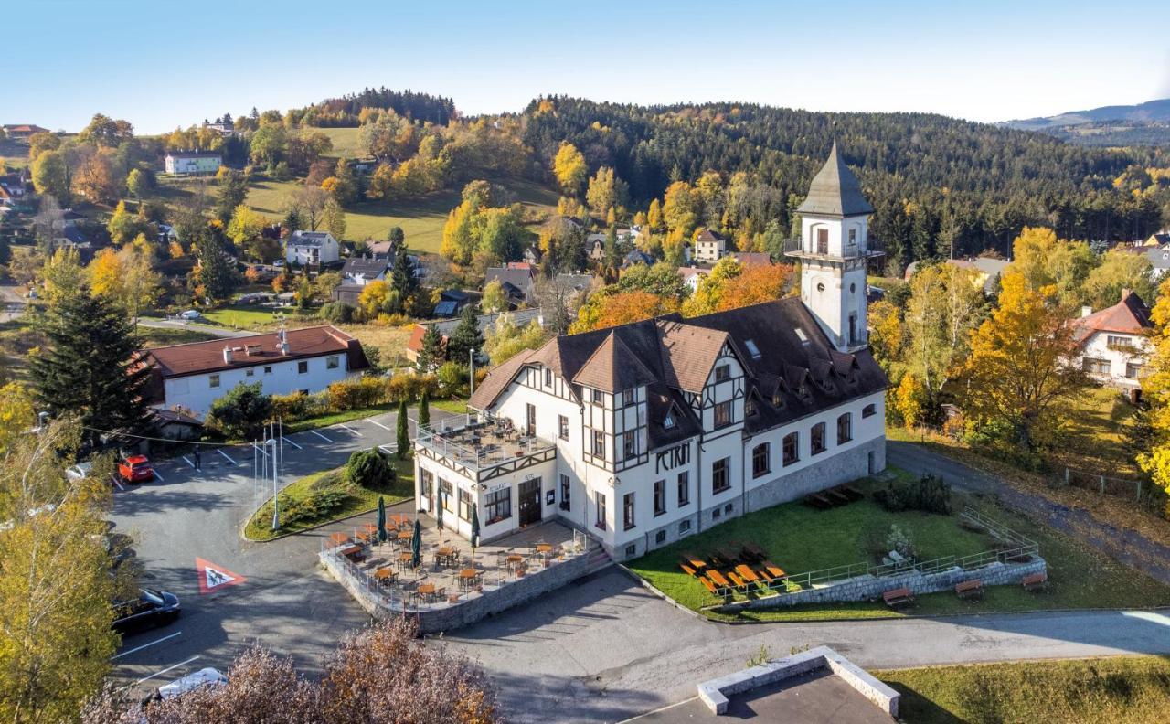 Hotel Petrin Jablonec nad Nisou Buitenkant foto