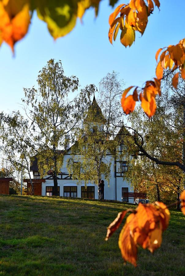 Hotel Petrin Jablonec nad Nisou Buitenkant foto