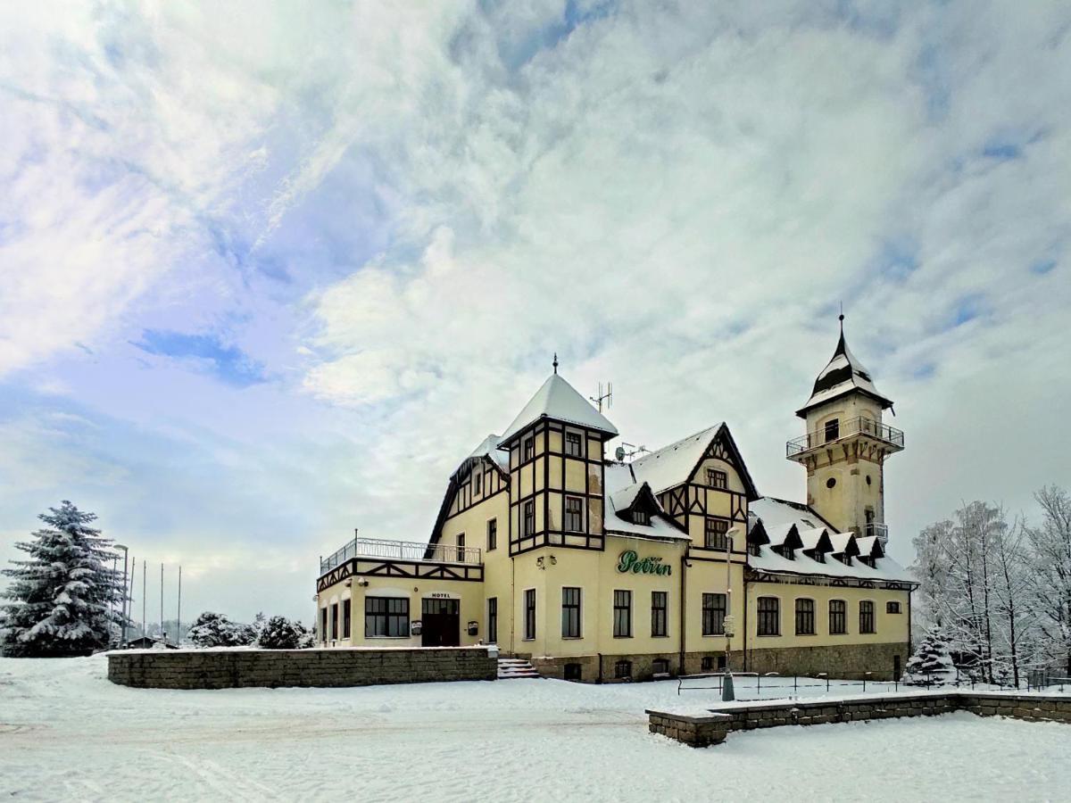 Hotel Petrin Jablonec nad Nisou Buitenkant foto