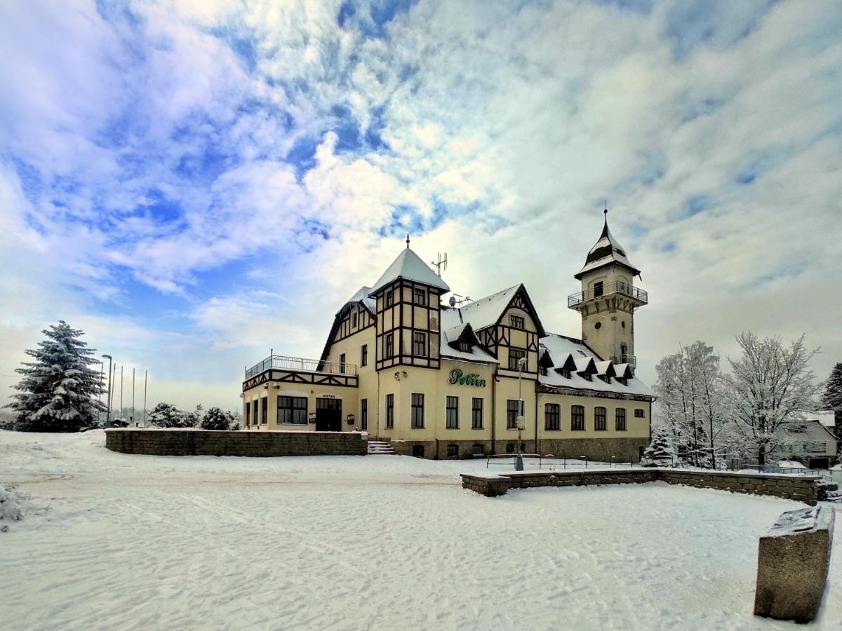 Hotel Petrin Jablonec nad Nisou Buitenkant foto